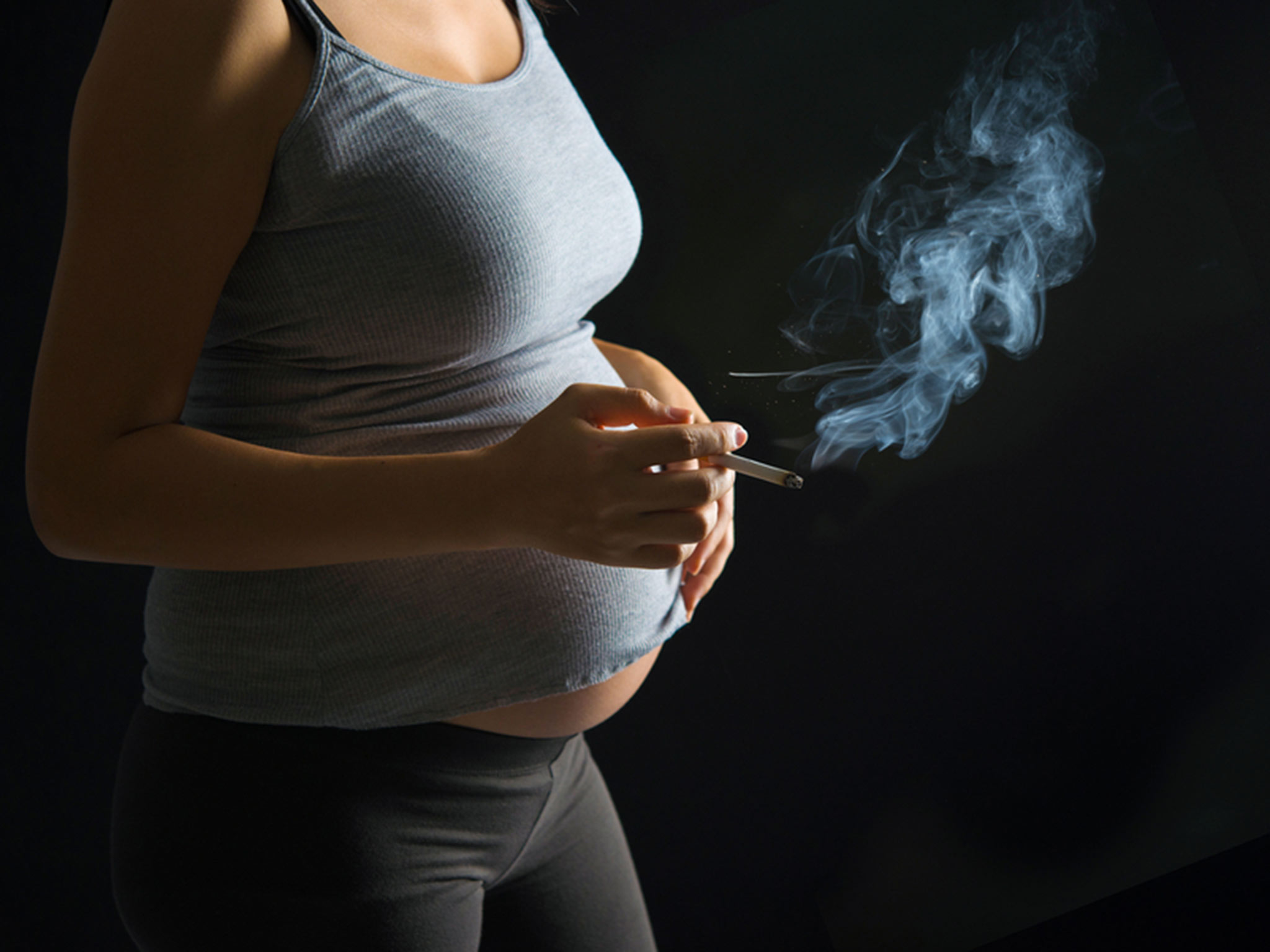 8 nguy cơ của việc hút thuốc khi mang thai