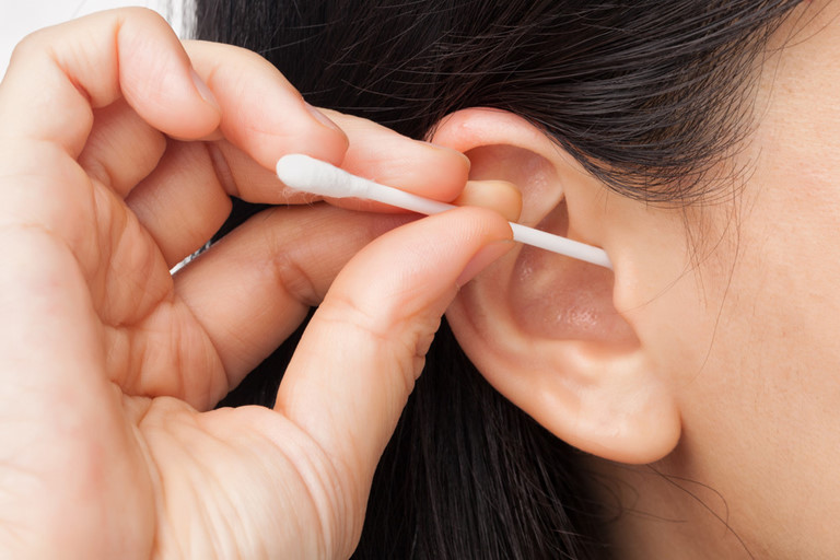 Nguyên nhân nào gây chảy mủ tai và làm cách nào để điều trị?