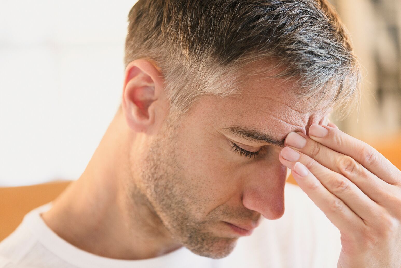 Những điều cần biết về chứng đau đầu ở phía trước đầu