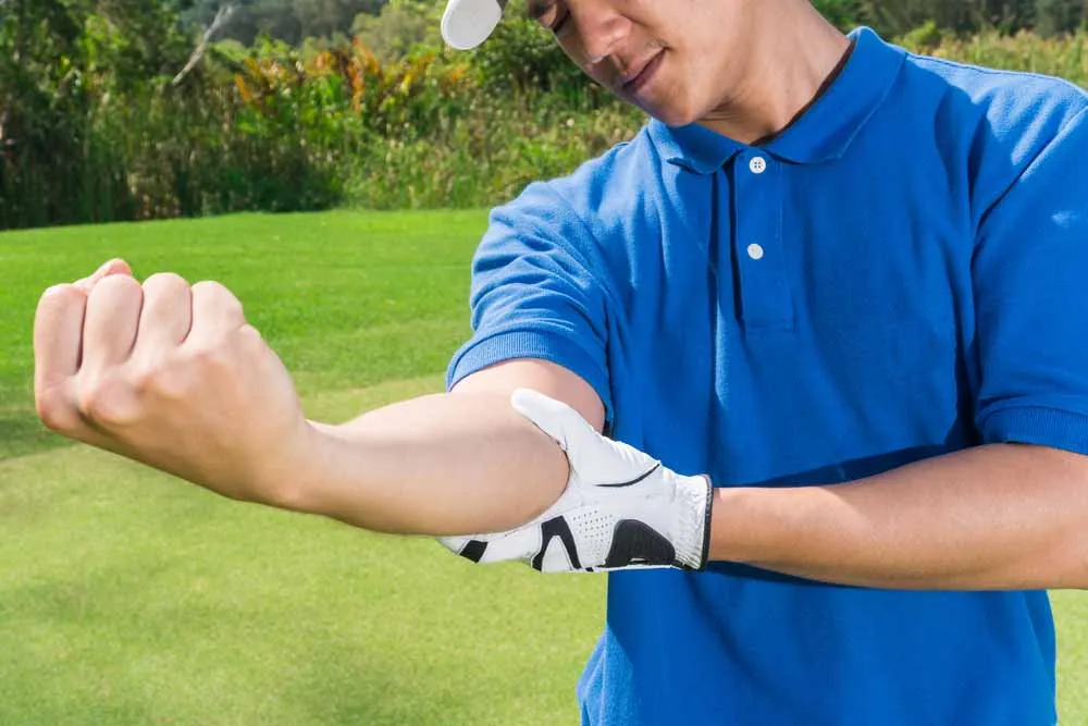 Đau khuỷu tay khi chơi golf